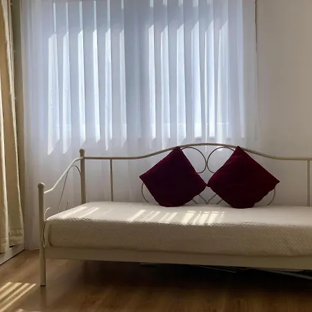 New Apartament アパート ティラナ