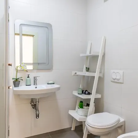 アパート New Apartament ティラナ